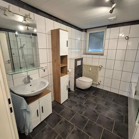 Grosszuegige 100 Qm Mit 2 Schlafzimmern Und Grossem Wohnzimmer