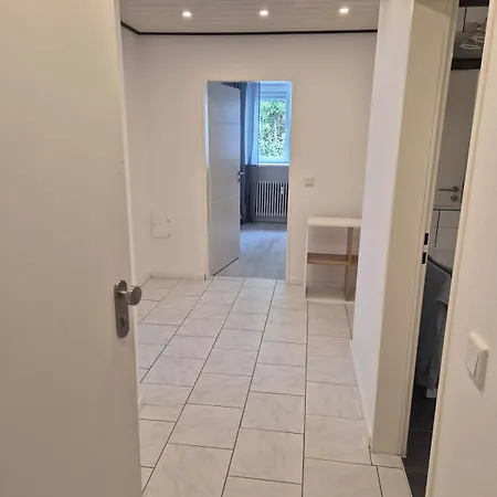 Grosszuegige 100 Qm Mit 2 Schlafzimmern Und Grossem Wohnzimmer *