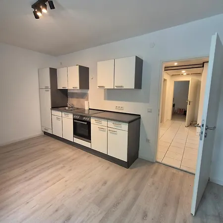 Grosszuegige 100 Qm Mit 2 Schlafzimmern Und Grossem Wohnzimmer Appartamento