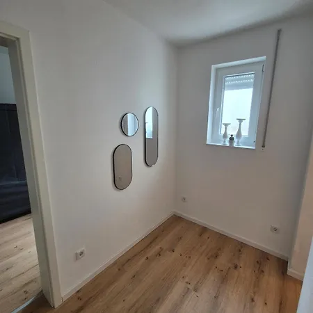 Appartamento Grosszuegige 100 Qm Mit 2 Schlafzimmern Und Grossem Wohnzimmer