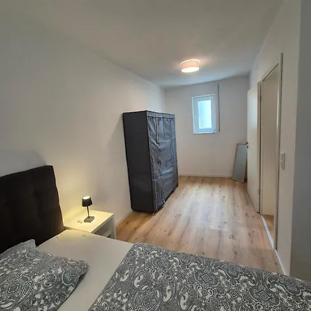Grosszuegige 100 Qm Mit 2 Schlafzimmern Und Grossem Wohnzimmer Appartamento *