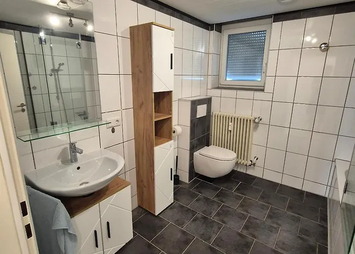 Grosszuegige 96 Qm Mit 2 Schlafzimmern Und Grossem Wohnzimmer