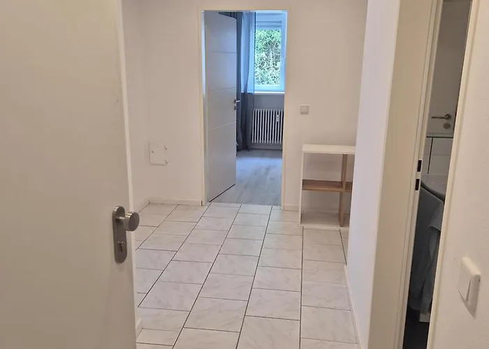 Grosszuegige 96 Qm Mit 2 Schlafzimmern Und Grossem Wohnzimmer *