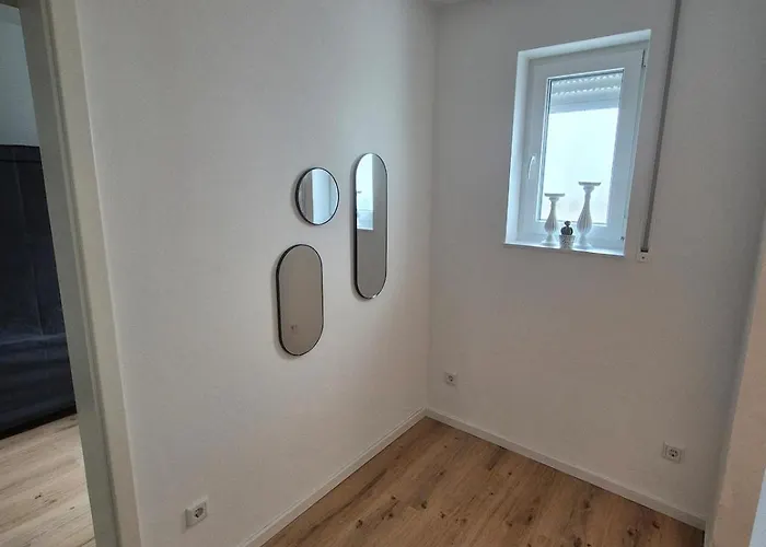 Appartement Grosszuegige 96 Qm Mit 2 Schlafzimmern Und Grossem Wohnzimmer