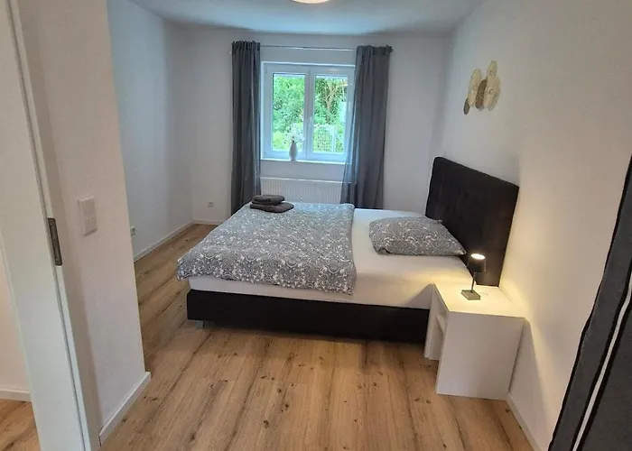 Grosszuegige 96 Qm Mit 2 Schlafzimmern Und Grossem Wohnzimmer *